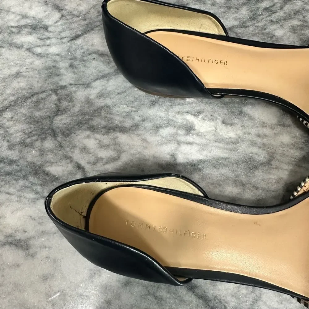 Tommy Hilfiger size 8.5 flats‎